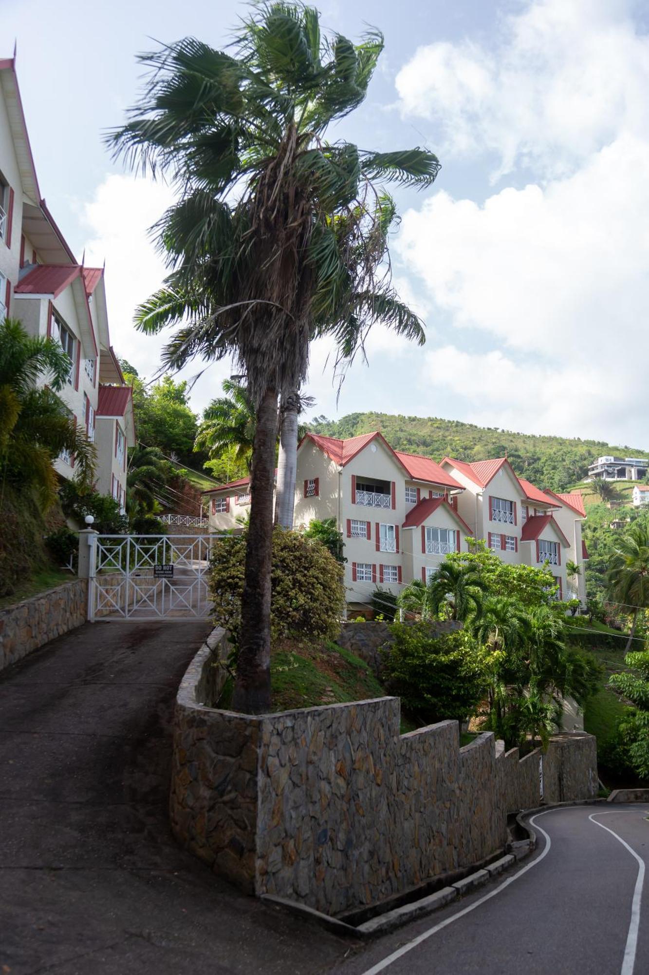 The View, Goodwood Park Lux Townhouse Villa Diego Martin Exterior photo